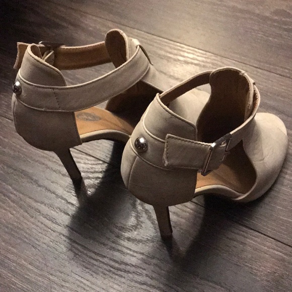 Heels - Picture 3 of 3